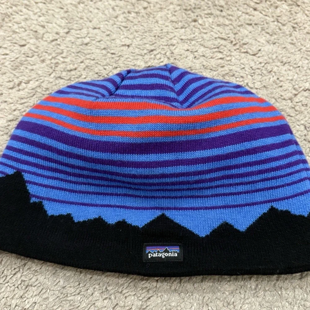 Patagonia Mountain Silhouette Beanie Knit Skull Cap Hat Striped Blue Red Black